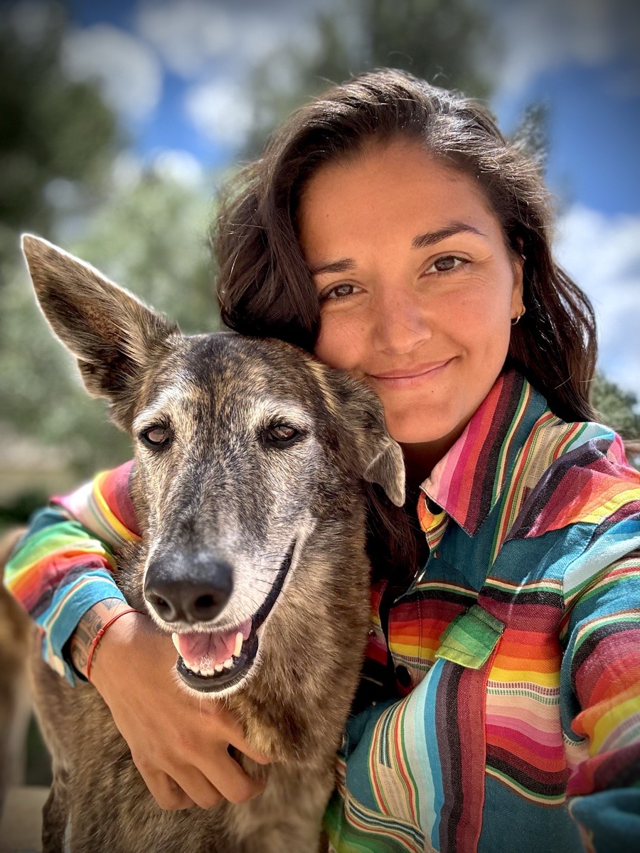 Dr Chloé Nordera avec un galgo